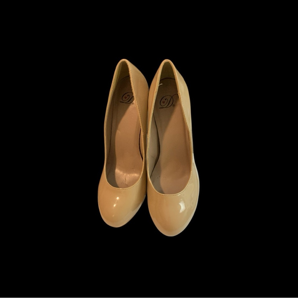 Elegant Cream Women's Pumps 3/$25